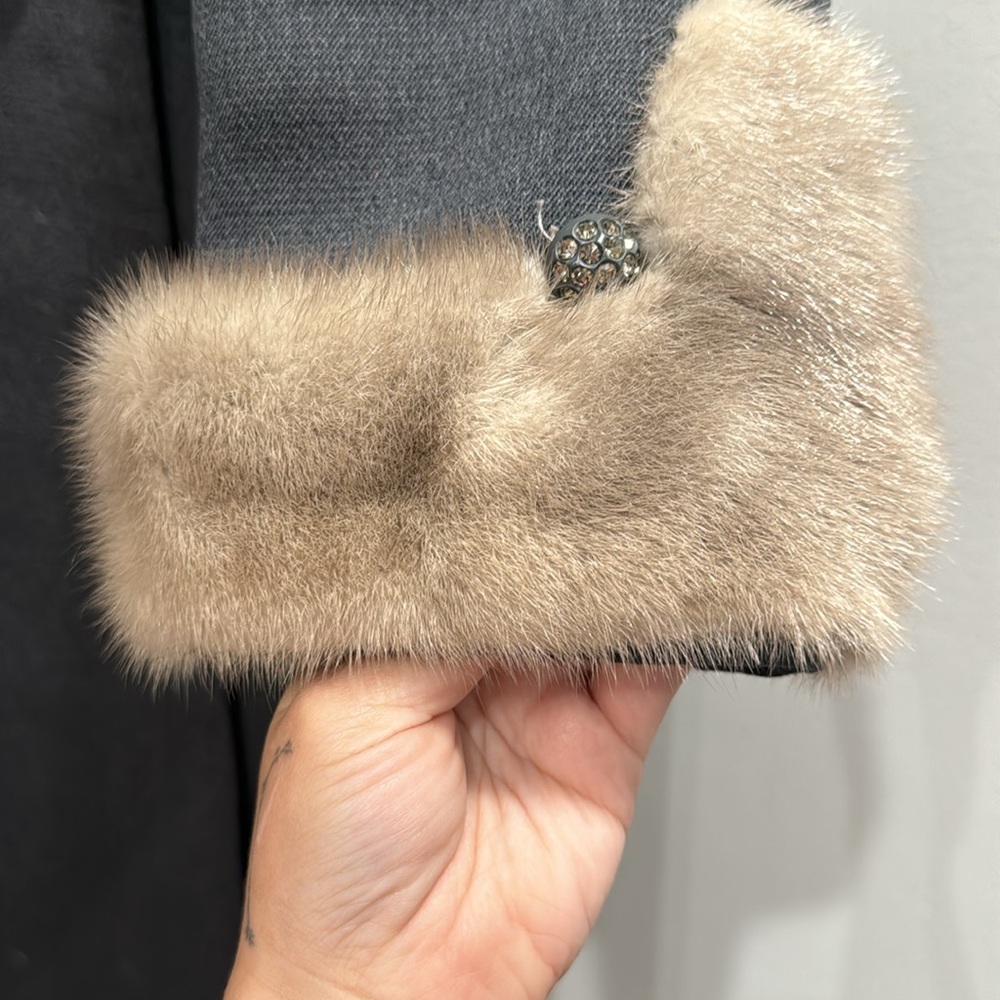 Vintage 1950’s grey wool & fur coat w/ rhinestone buttons SZ M. - Picture 4 of 8